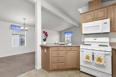 Kitchen - 14093 Pomegranate Ave #216, Poway, CA 92064 photo 2 of 3