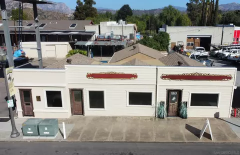 9825 Maine Ave, Lakeside, CA 92040