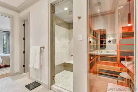 Bath - 201 Ocean Dr, Coronado, CA 92118 photo 6 of 7