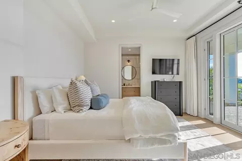 Bedroom - 201 Ocean Dr, Coronado, CA 92118 photo 1 of 6