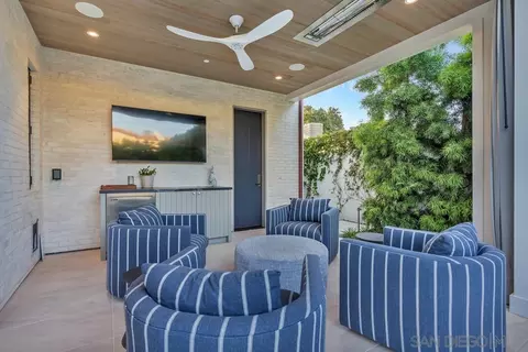 Exterior - 201 Ocean Dr, Coronado, CA 92118 photo 15 of 17