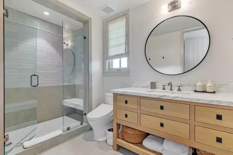Bath - 201 Ocean Dr, Coronado, CA 92118 photo 2 of 7