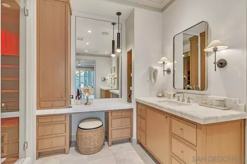 Bath - 201 Ocean Dr, Coronado, CA 92118 photo 5 of 7