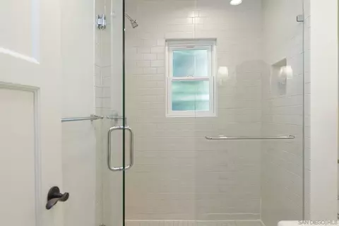 Bath - 5709 Abalone Pl, La Jolla, CA 92037 photo 3 of 3