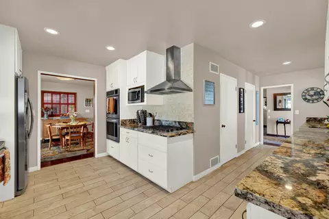 Kitchen - 1945 Wedgemere Rd, El Cajon, CA 92020 photo 2 of 5