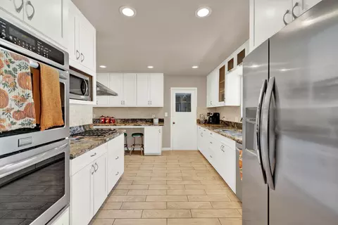 Kitchen - 1945 Wedgemere Rd, El Cajon, CA 92020 photo 3 of 5