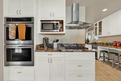 Kitchen - 1945 Wedgemere Rd, El Cajon, CA 92020 photo 4 of 5
