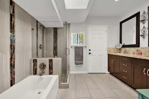 Bath - 1945 Wedgemere Rd, El Cajon, CA 92020 photo 5 of 5