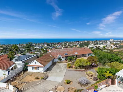 View/Area - 6591 Avenida Wilfredo, La Jolla, CA 92037 photo 2 of 9