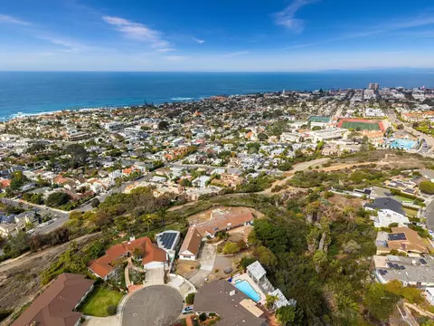 View/Area - 6591 Avenida Wilfredo, La Jolla, CA 92037 photo 6 of 9
