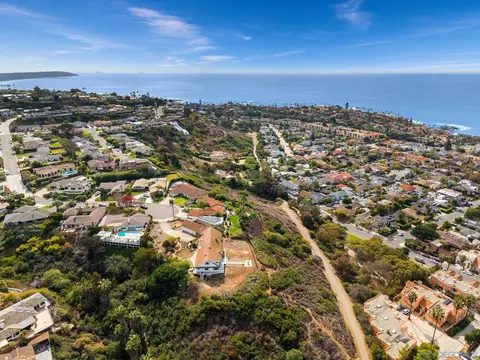 View/Area - 6591 Avenida Wilfredo, La Jolla, CA 92037 photo 3 of 9