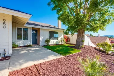 950 Funquest Dr, Fallbrook, CA 92028 photo 2