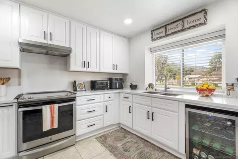 Kitchen - 1766 Pala Lake Dr, Fallbrook, CA 92028 photo 4 of 4