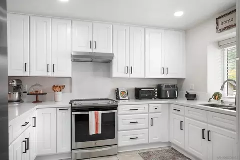 Kitchen - 1766 Pala Lake Dr, Fallbrook, CA 92028 photo 2 of 4
