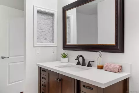 Bath - 1766 Pala Lake Dr, Fallbrook, CA 92028 photo 1 of 4