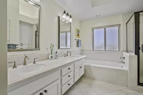 Bath - 6375 Via Cabrera, La Jolla, CA 92037 photo 1 of 3