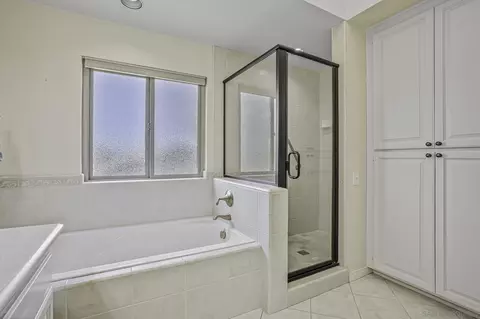 Bath - 6375 Via Cabrera, La Jolla, CA 92037 photo 2 of 3