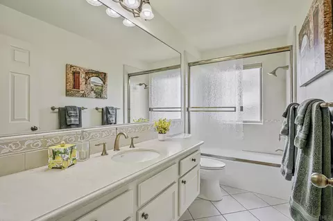 Bath - 6375 Via Cabrera, La Jolla, CA 92037 photo 3 of 3