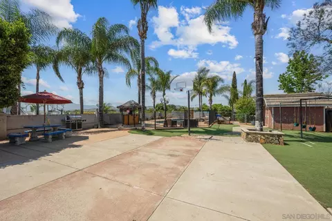 124 E View St, Fallbrook, CA 92028 photo 32