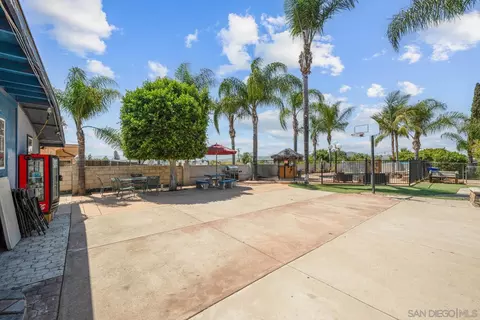 124 E View St, Fallbrook, CA 92028 photo 33