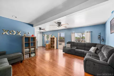 124 E View St, Fallbrook, CA 92028 photo 4