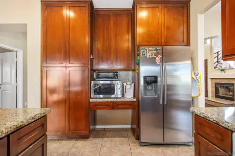 Kitchen - 45400 Corte Progreso, Temecula, CA 92592 photo 3 of 4