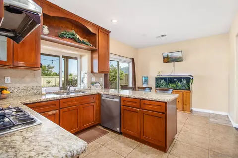 Kitchen - 45400 Corte Progreso, Temecula, CA 92592 photo 4 of 4