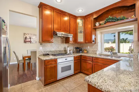 Kitchen - 45400 Corte Progreso, Temecula, CA 92592 photo 2 of 4