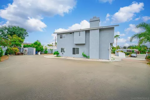Exterior - 119 Smilax Rd, Vista, CA 92083 photo 6 of 10