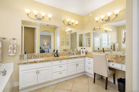Bath - 1284 Panorama Ridge Rd, Oceanside, CA 92056 photo 2 of 4