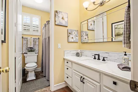 Bath - 1284 Panorama Ridge Rd, Oceanside, CA 92056 photo 3 of 4