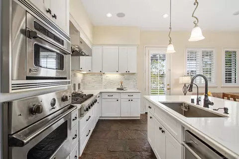 Kitchen - 1284 Panorama Ridge Rd, Oceanside, CA 92056 photo 5 of 7