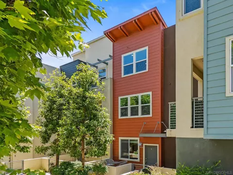 316 Antoni Gln #906, Escondido, CA 92025