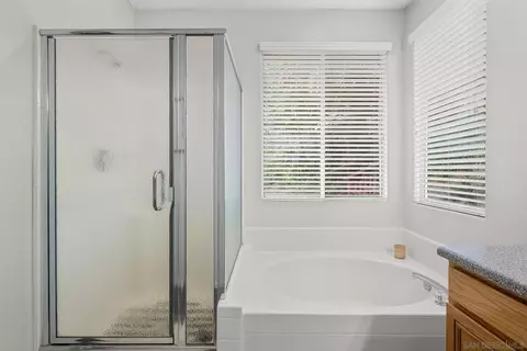 Bath - 23625 Galeria Cir, Ramona, CA 92065 photo 2 of 4
