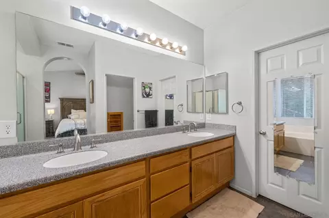 Bath - 23625 Galeria Cir, Ramona, CA 92065 photo 3 of 4