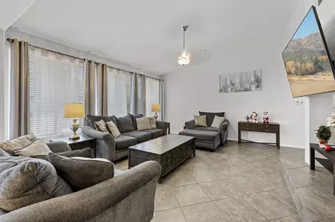 Living - 23625 Galeria Cir, Ramona, CA 92065 photo 3 of 4
