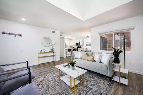 345 N Melrose Dr #G, Vista, CA 92083