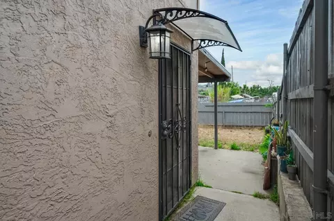 8713-15 Central Way, Spring Valley, CA 91977 photo 2