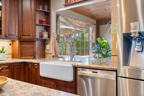 Kitchen - 1070 Ramona St, Ramona, CA 92065 photo 3 of 4