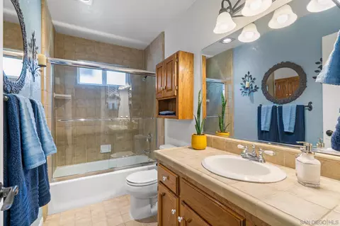 Bath - 1070 Ramona St, Ramona, CA 92065 photo 2 of 2