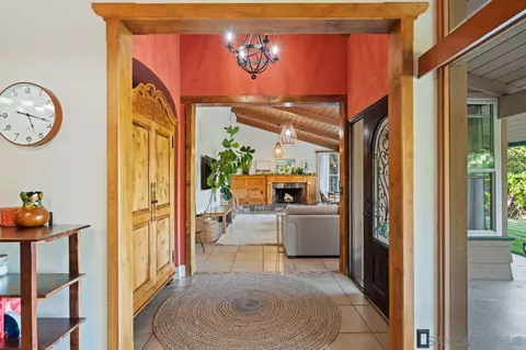 9835 Edgelake Dr, La Mesa, CA 91941 photo 6