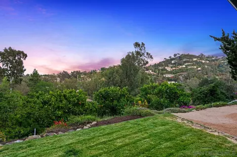 9835 Edgelake Dr, La Mesa, CA 91941 photo 3