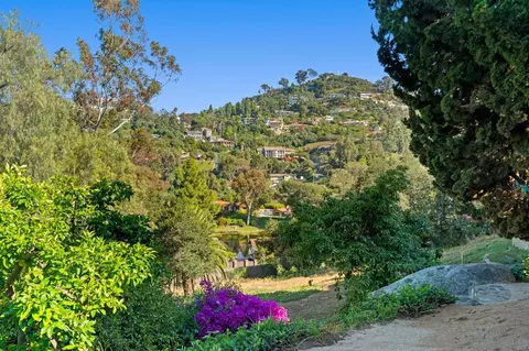 9835 Edgelake Dr, La Mesa, CA 91941 photo 4