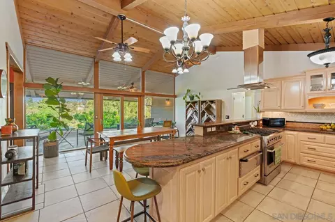 9835 Edgelake Dr, La Mesa, CA 91941 photo 24