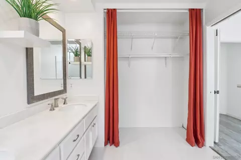 Bath - 6872 Shearwaters Dr, Carlsbad, CA 92011 photo 4 of 6