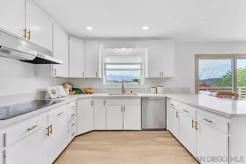 Kitchen - 2876 Pioneer Way, Jamul, CA 91935 photo 3 of 6