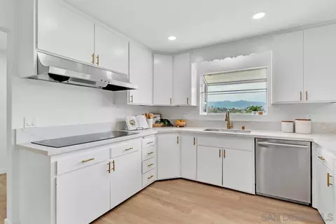 Kitchen - 2876 Pioneer Way, Jamul, CA 91935 photo 2 of 6