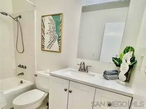 Bath - 801 C Ave #11, Coronado, CA 92118 photo 4 of 4