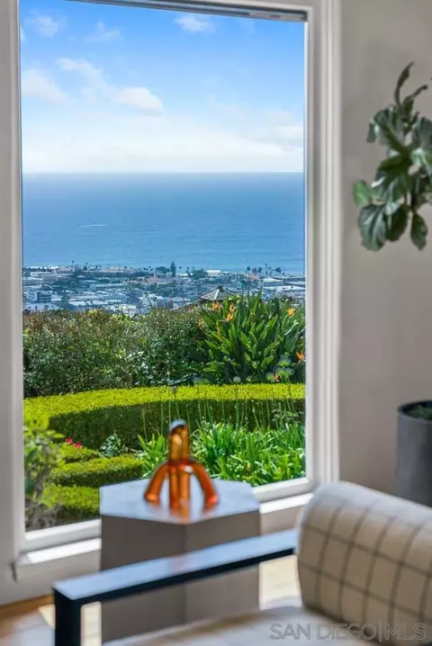 View/Area - 7316 Encelia Dr, La Jolla, CA 92037 photo 5 of 7