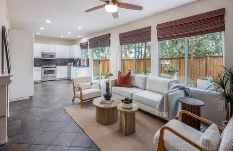 Living - 1153 Pacifica Pl, Encinitas, CA 92024 photo 2 of 2
